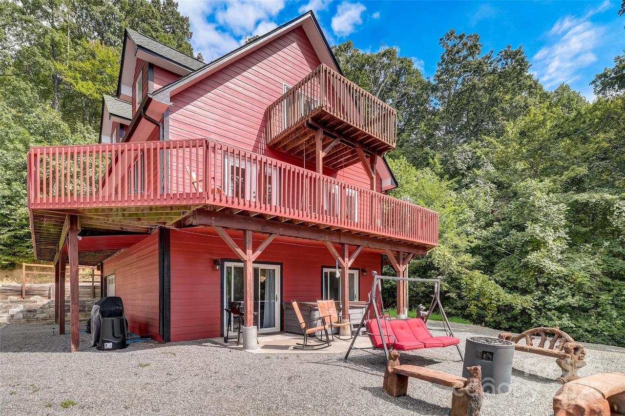 11 Roberts Dr., Swannanoa, NC 28778