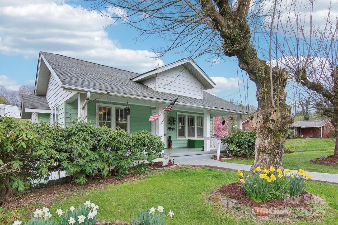 21 Henry Dr., Clyde, NC 28721