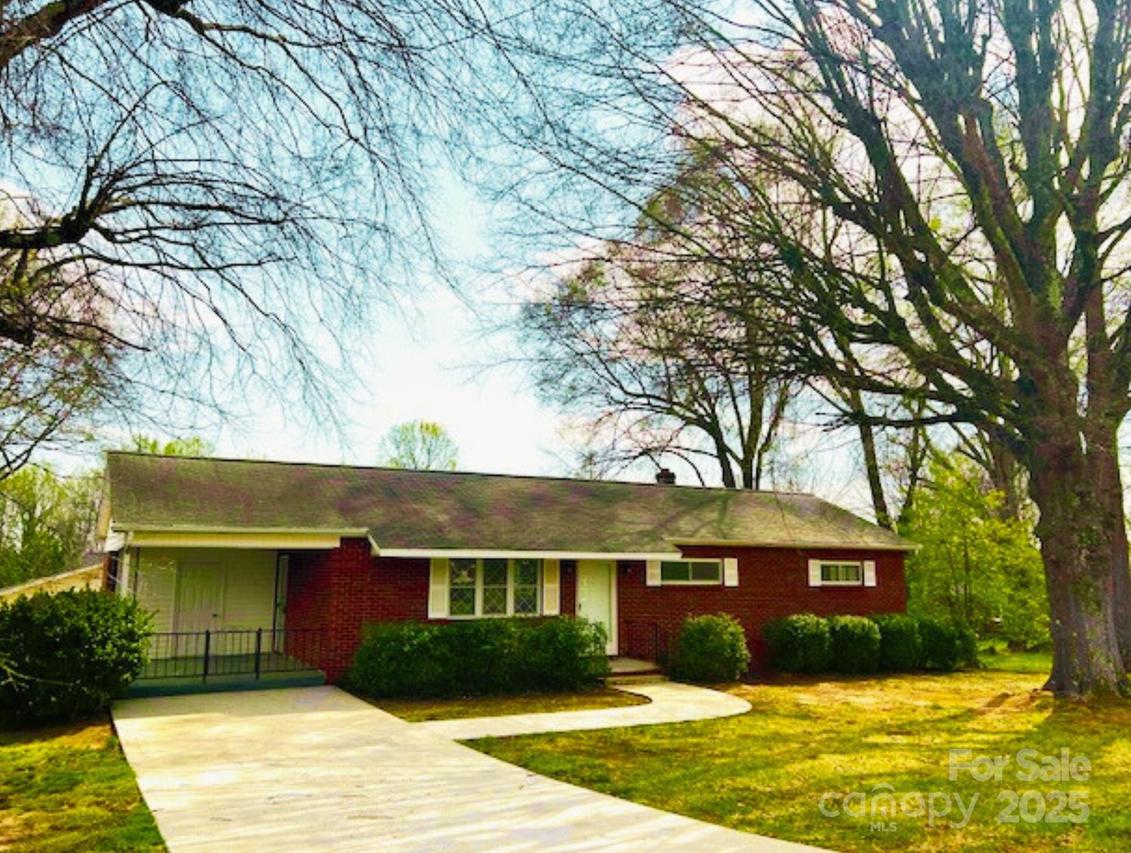 215 E K St., Newton, NC 28658