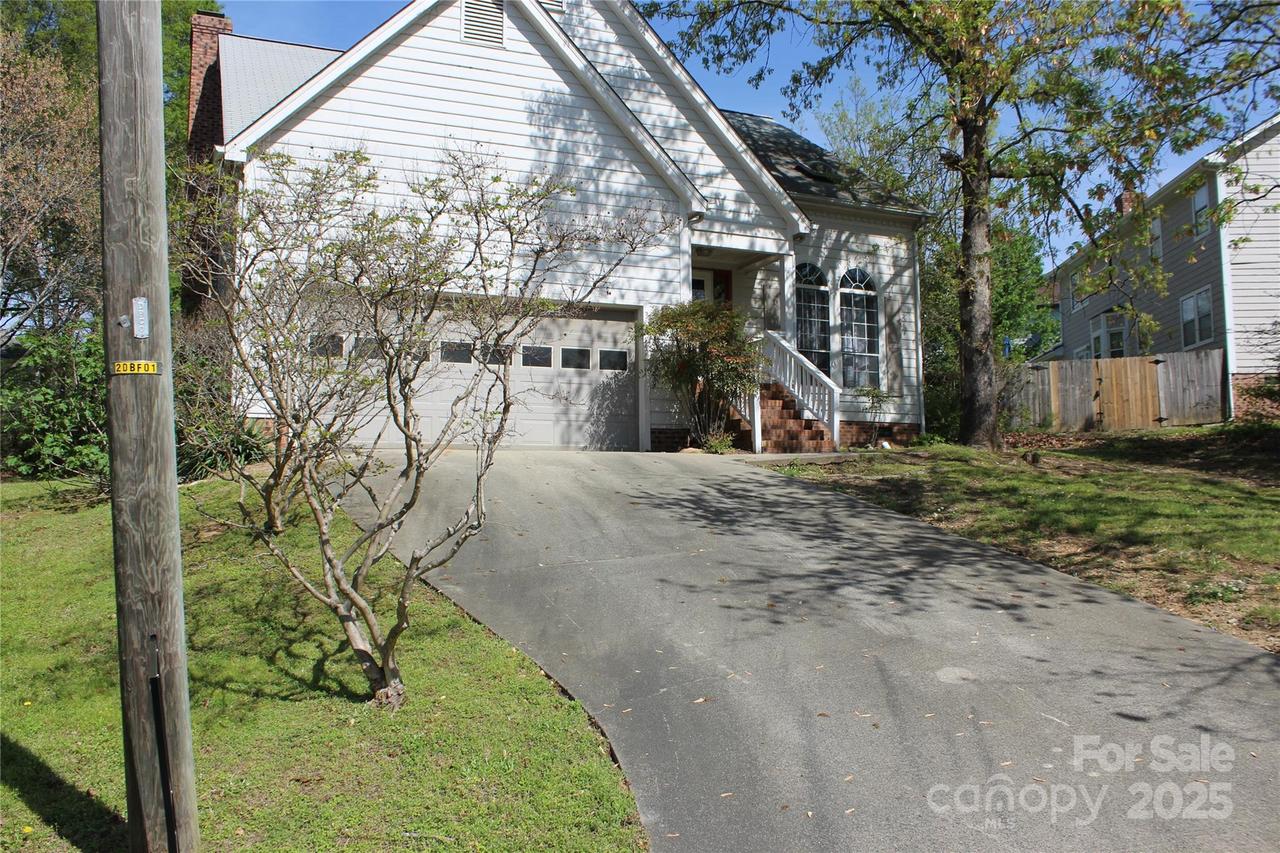 9915 Lottie Ln., Charlotte, NC 28262