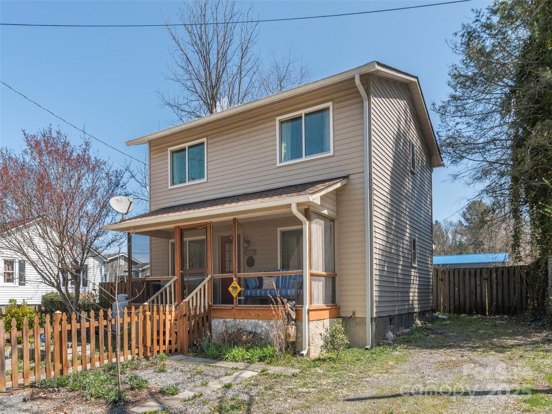 325 Richland St., Waynesville, NC 28786