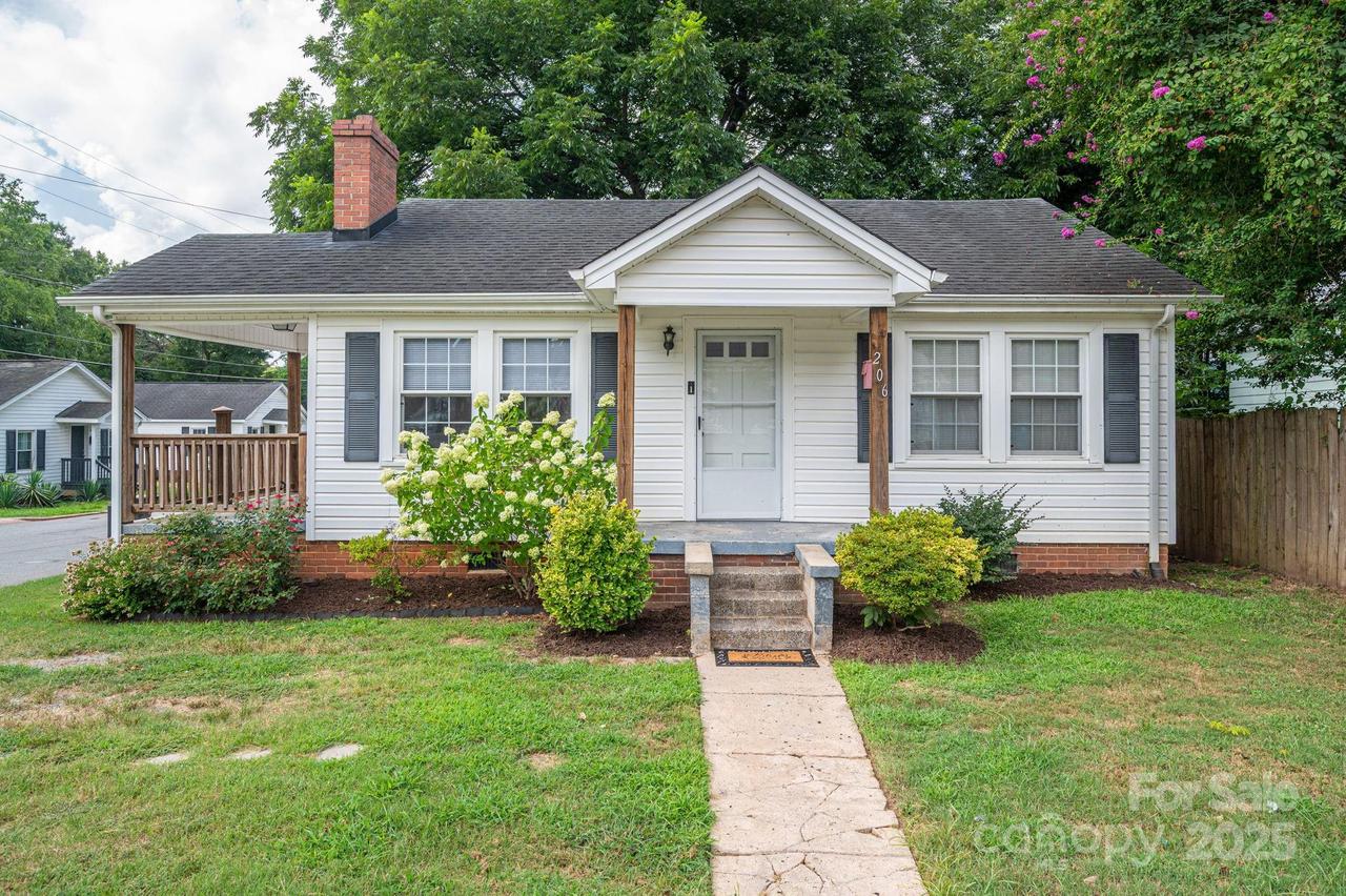 206 Sacco St., Belmont, NC 28012