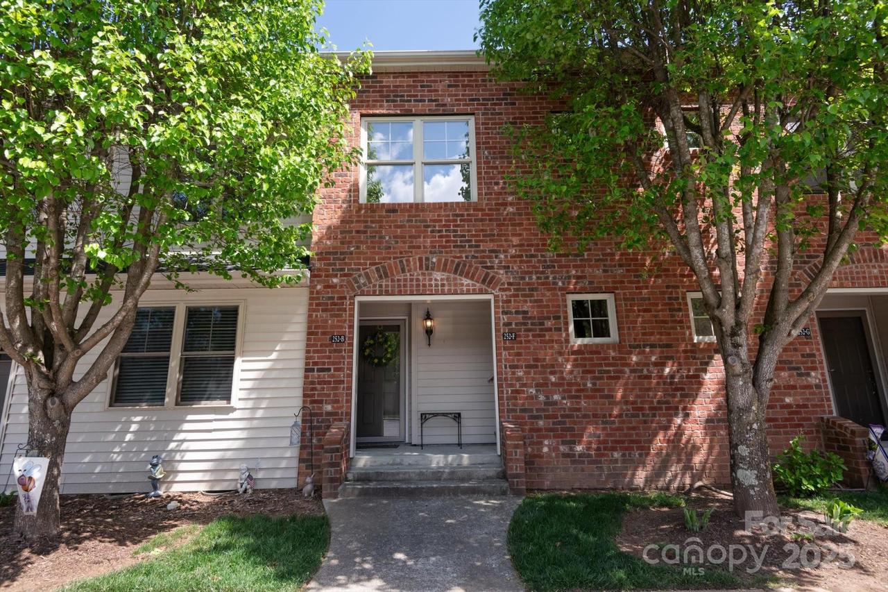 252 Unit F Wash Creek Dr., Hendersonville, NC 28739