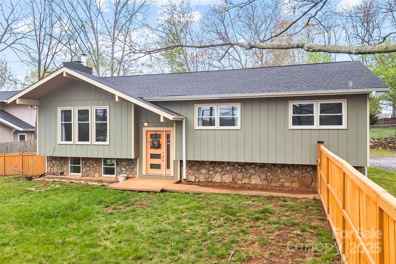 917 W Chapel Rd., Asheville, NC 28803