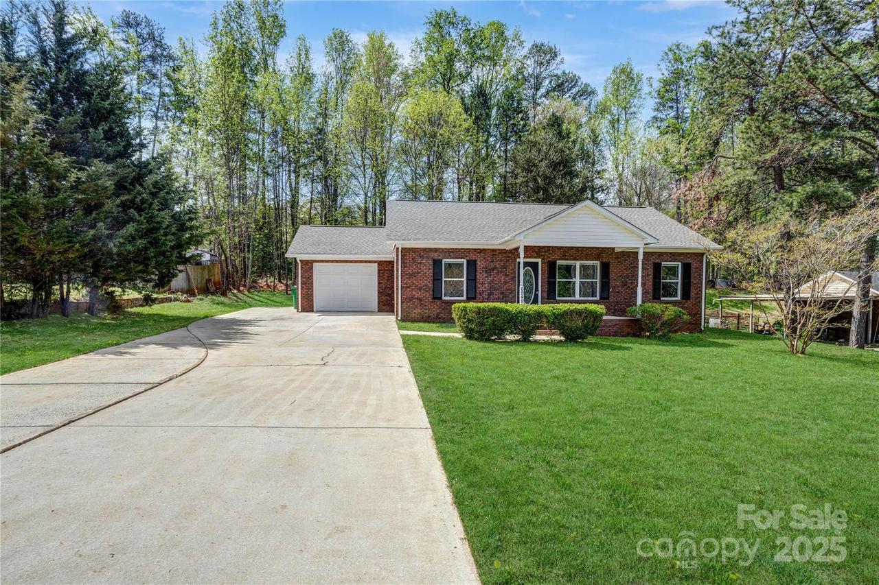 6549 Wesbrook Dr., Charlotte, NC 28214