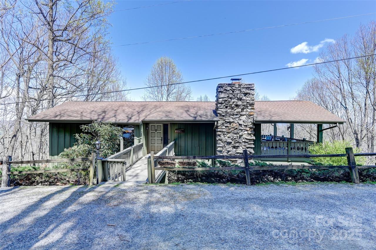 2020 Azalea Ridge Rd., Laurel Park, NC 28739
