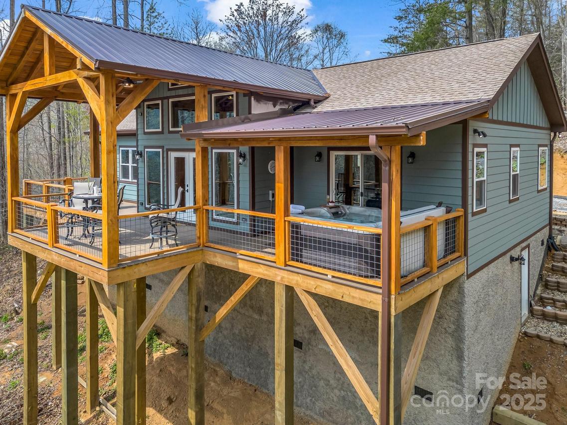 107 Twisted Birch Dr., Hendersonville, NC 28792