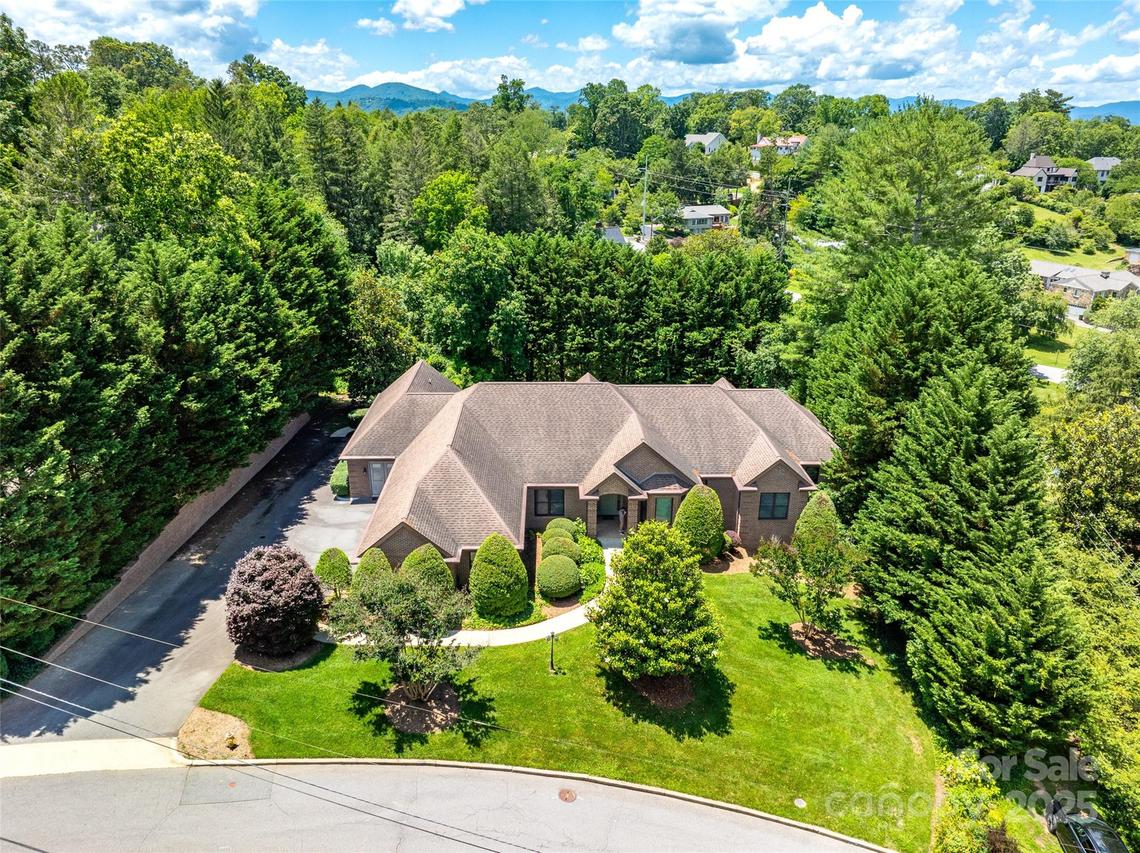 5 Reynolds Pl., Asheville, NC 28804