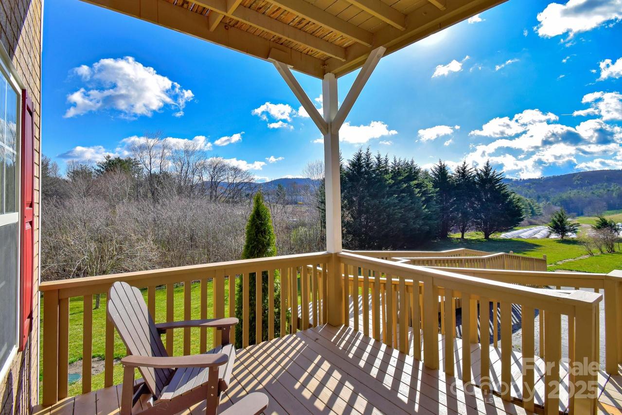 308 Lakeview Dr., Deep Gap, NC 28618