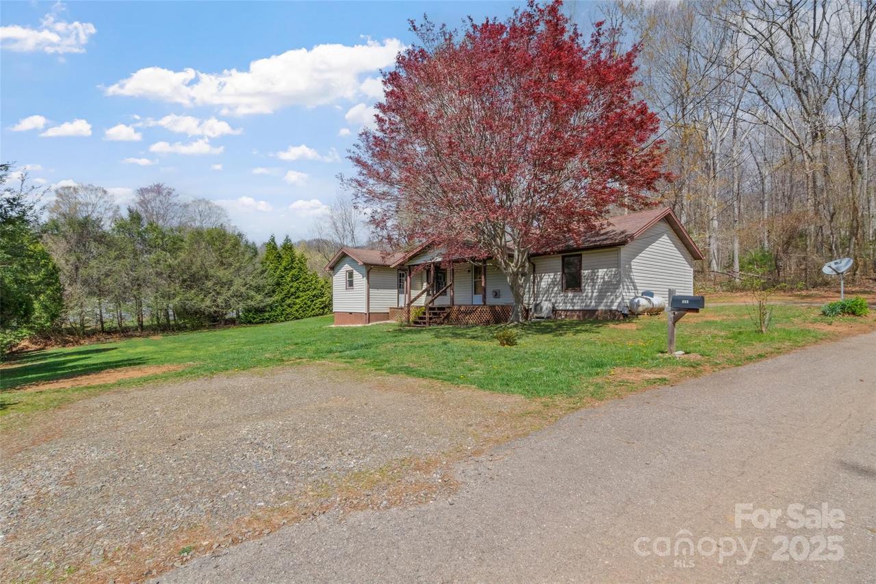 111 Boone St., Burnsville, NC 28714