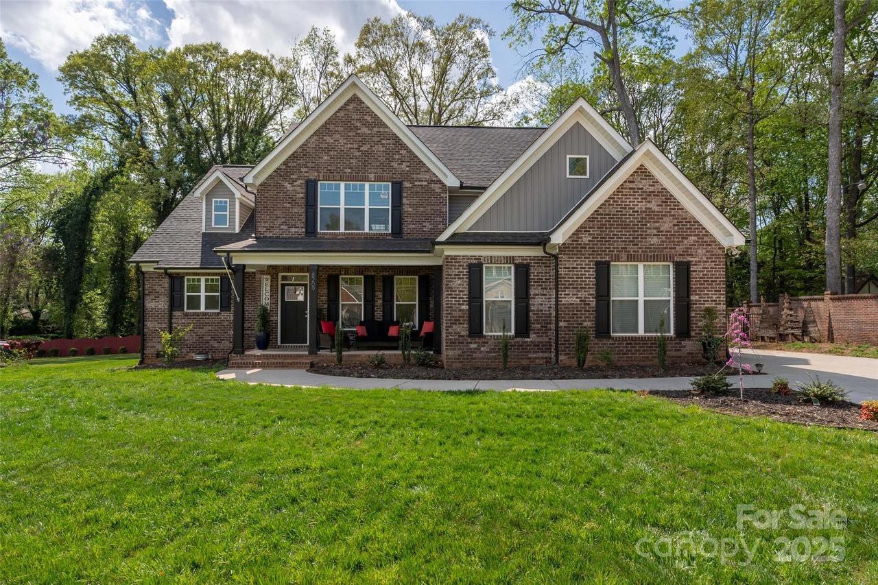 8209 Bella Vista Ct., Charlotte, NC 28216