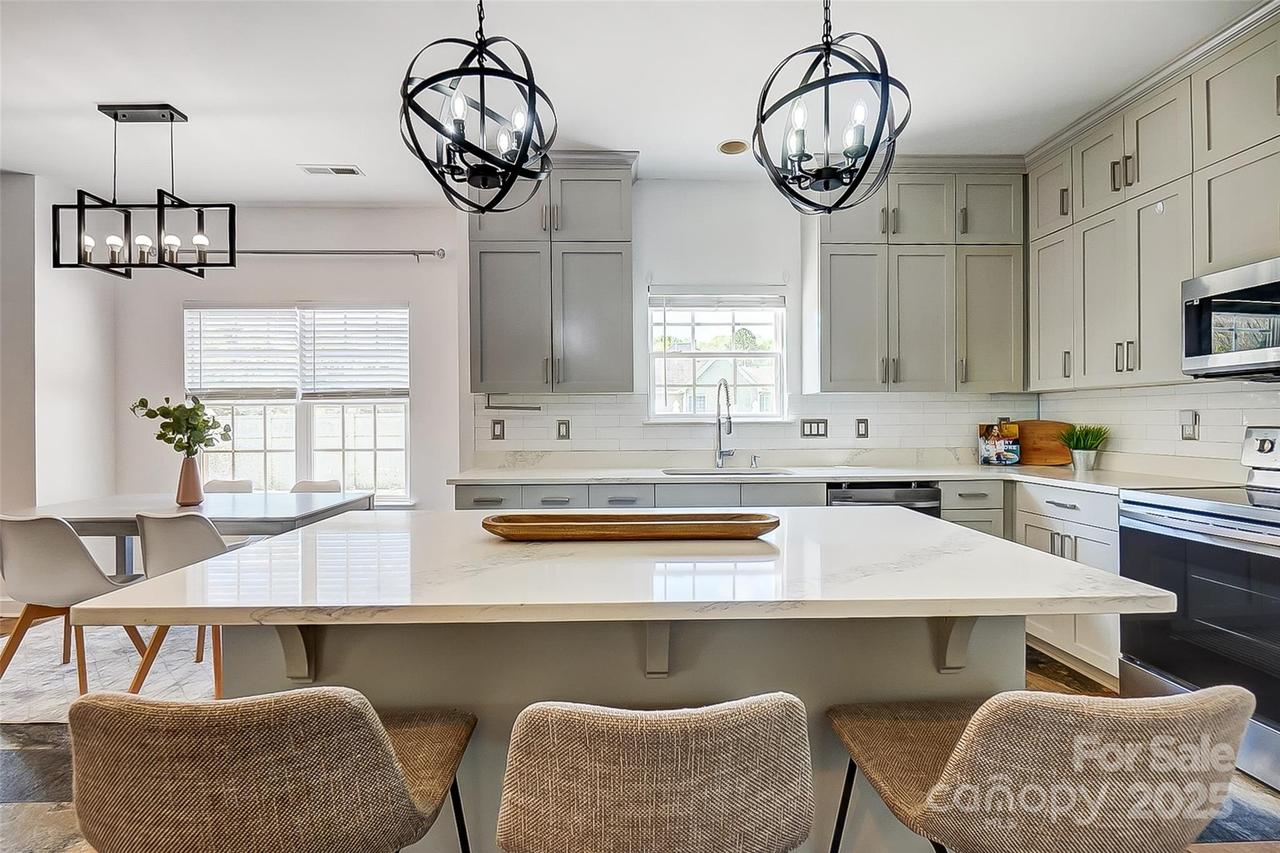 5713 Falkirk Ln., Matthews, NC 28104