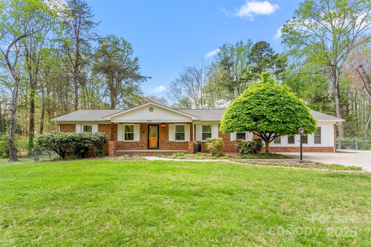 3901 Cornish Glen Ct., High Point, NC 27265