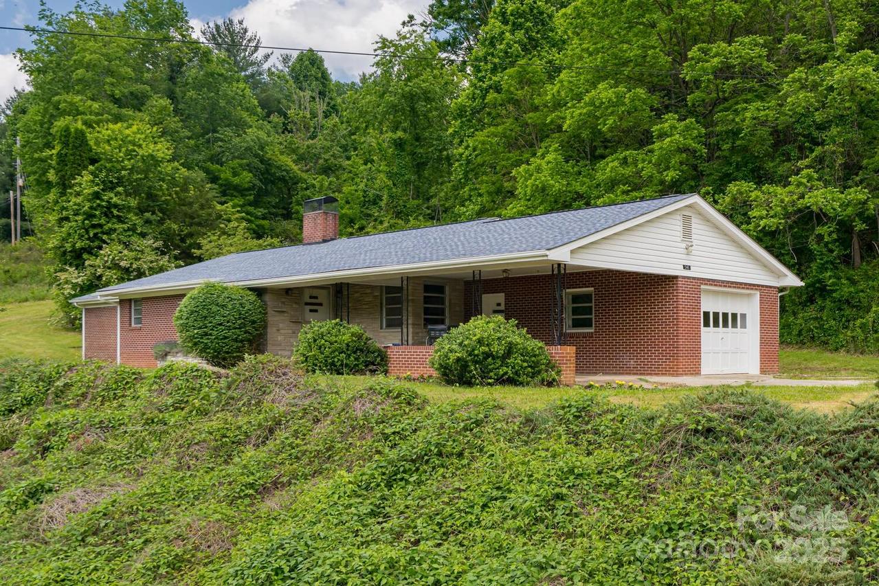 546 Scronce Creek Rd., Burnsville, NC 28714