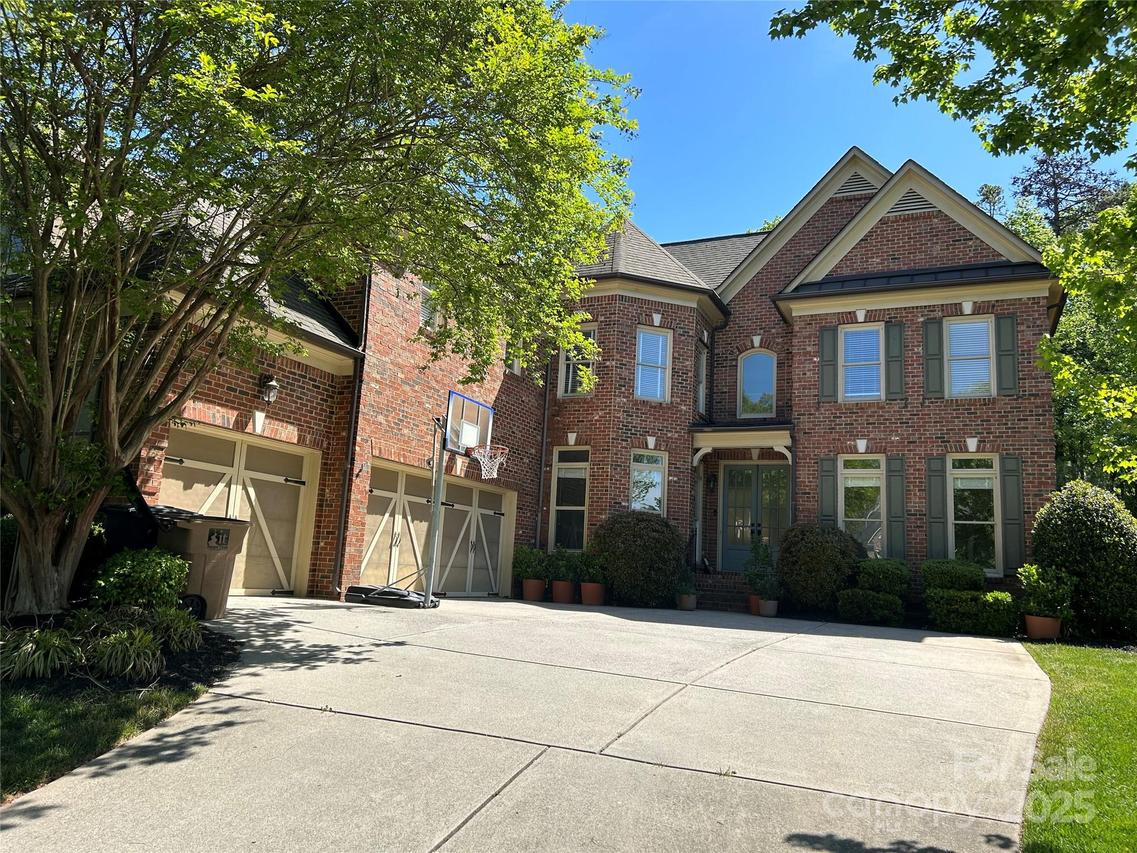 1024 Westbury Dr., Matthews, NC 28104