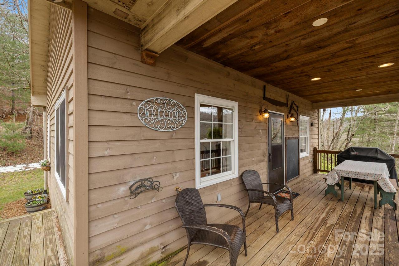 50 Honey Mountain Ln., Lake Toxaway, NC 28747