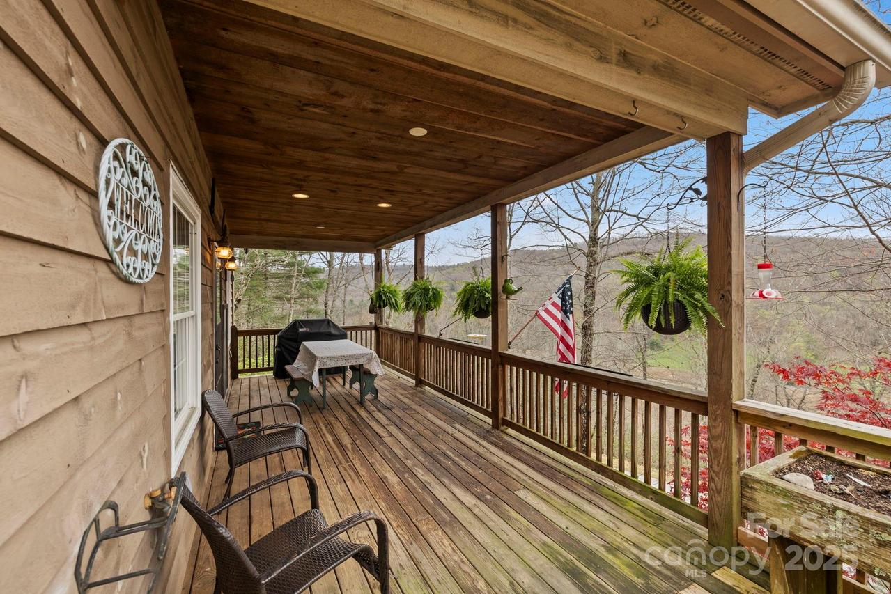 50 Honey Mountain Ln., Lake Toxaway, NC 28747