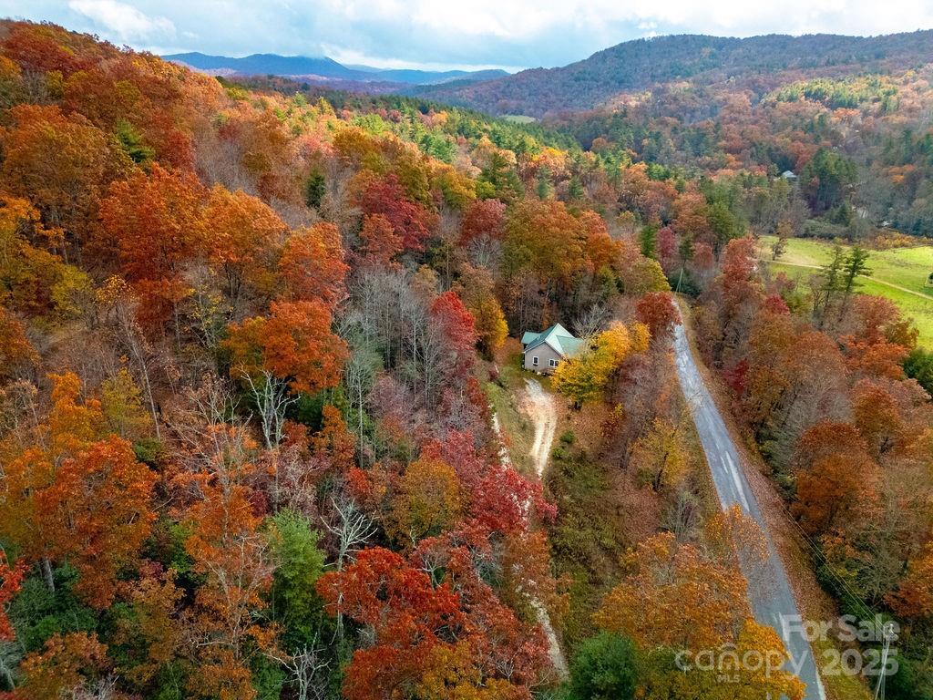 50 Honey Mountain Ln., Lake Toxaway, NC 28747