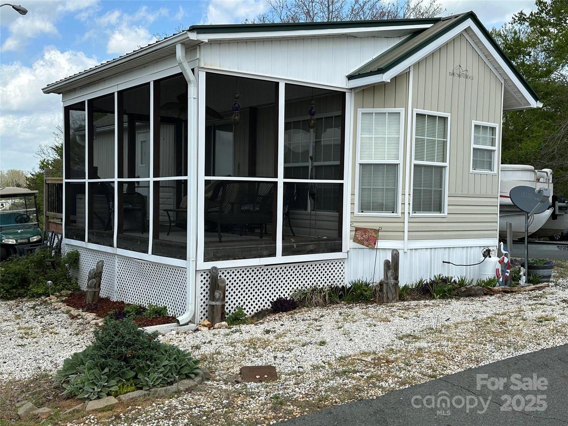 171 Grand View Dr., New London, NC 28127
