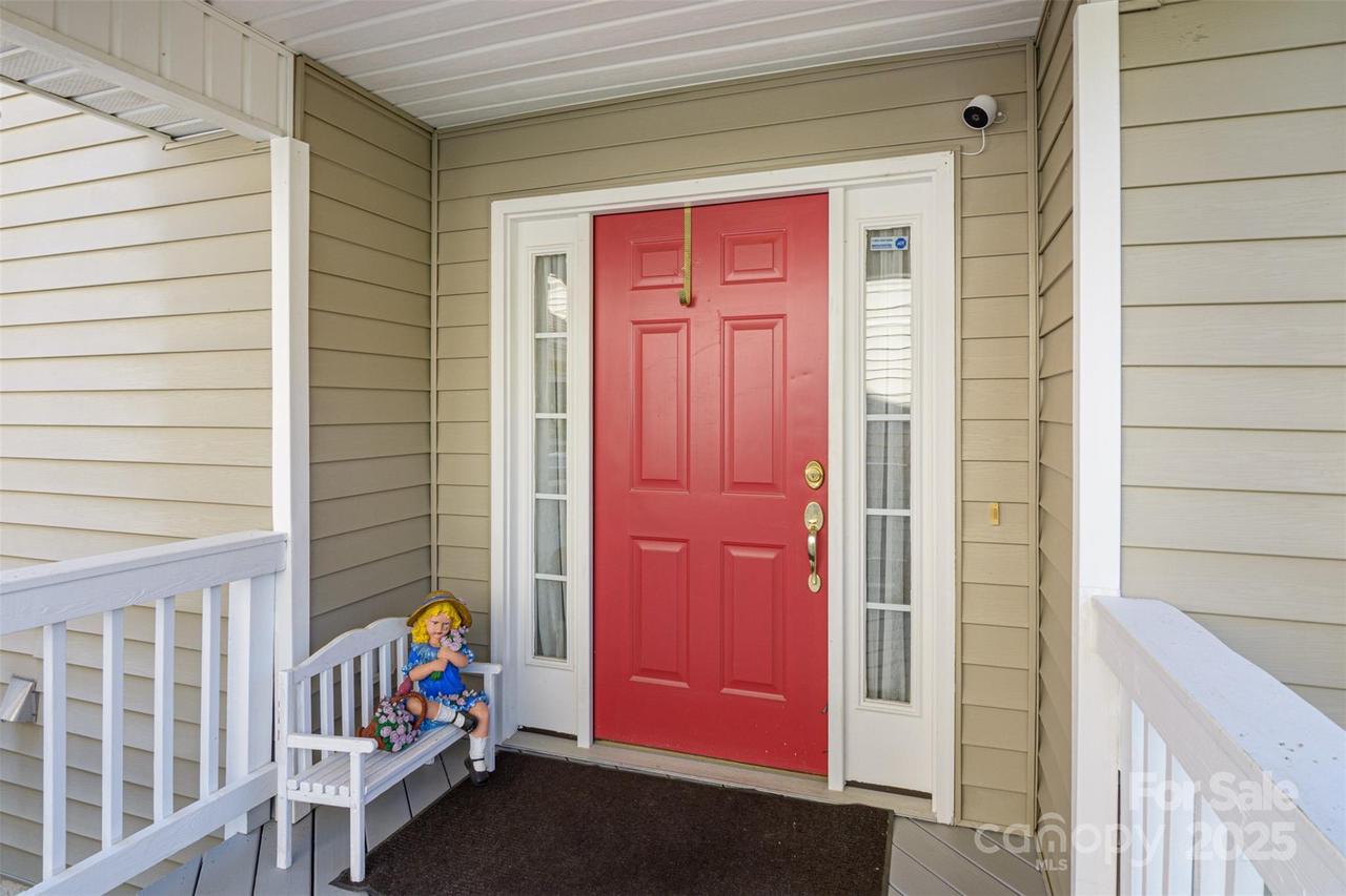 96 Grist Mill Dr., Hendersonville, NC 28739