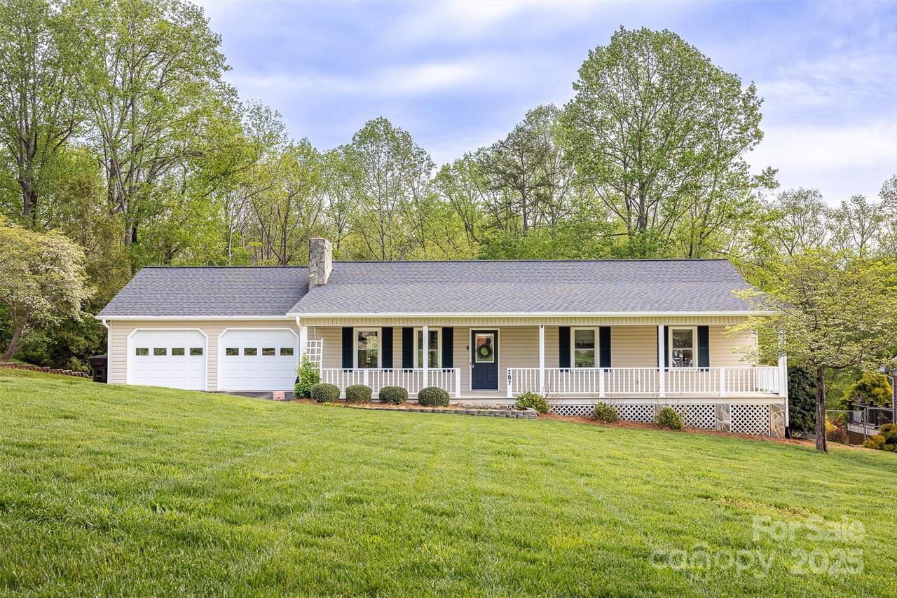 207 New Orleans Blvd., Morganton, NC 28655