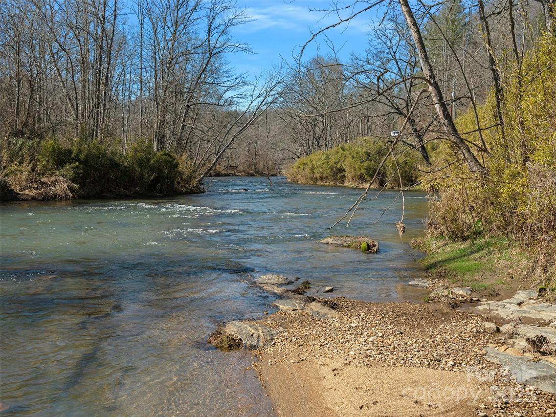 827 Us Hwy 19w Hwy., Burnsville, NC 28714