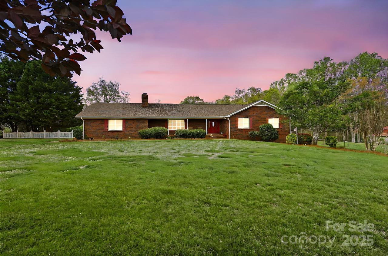 173 Chestnut Grove Rd., Statesville, NC 28625