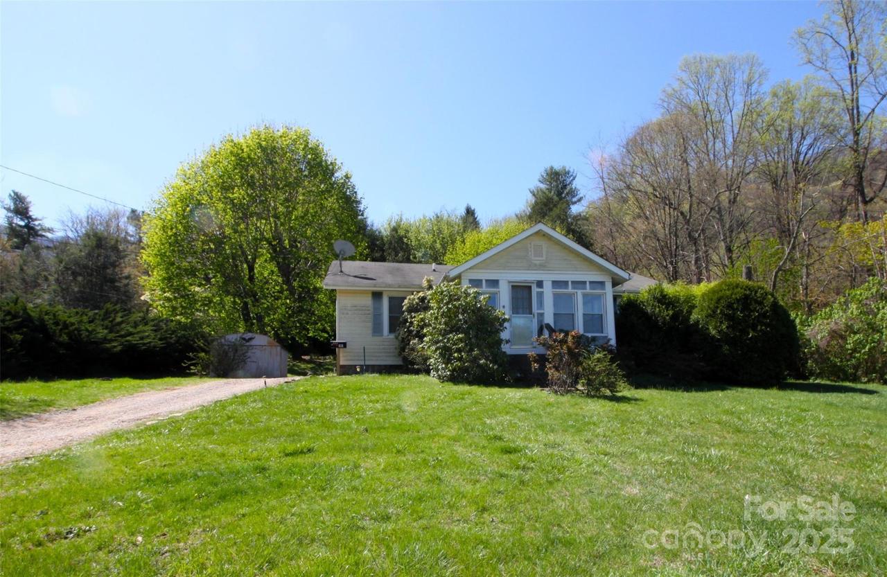 1484 Camp Branch Rd., Waynesville, NC 28786