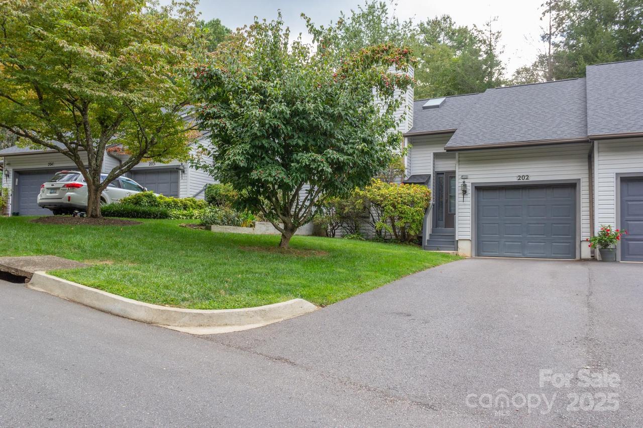 202 Cheyenne Ct., Asheville, NC 28803