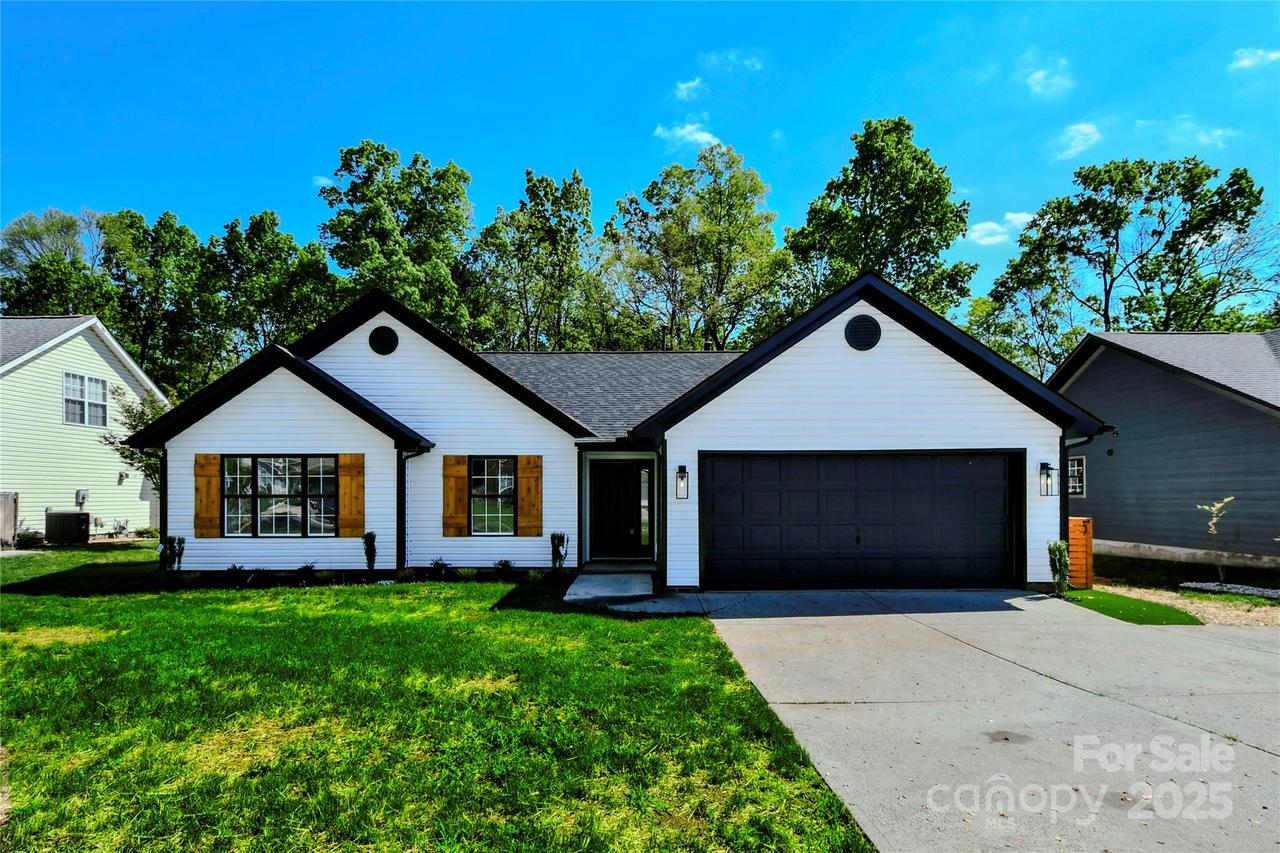 8811 Steelechase Dr., Charlotte, NC 28273
