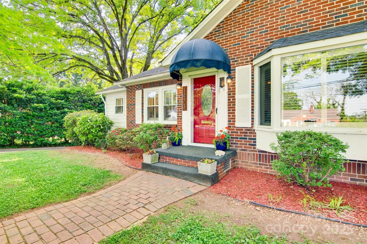 1473 12th Street Dr., Hickory, NC 28601