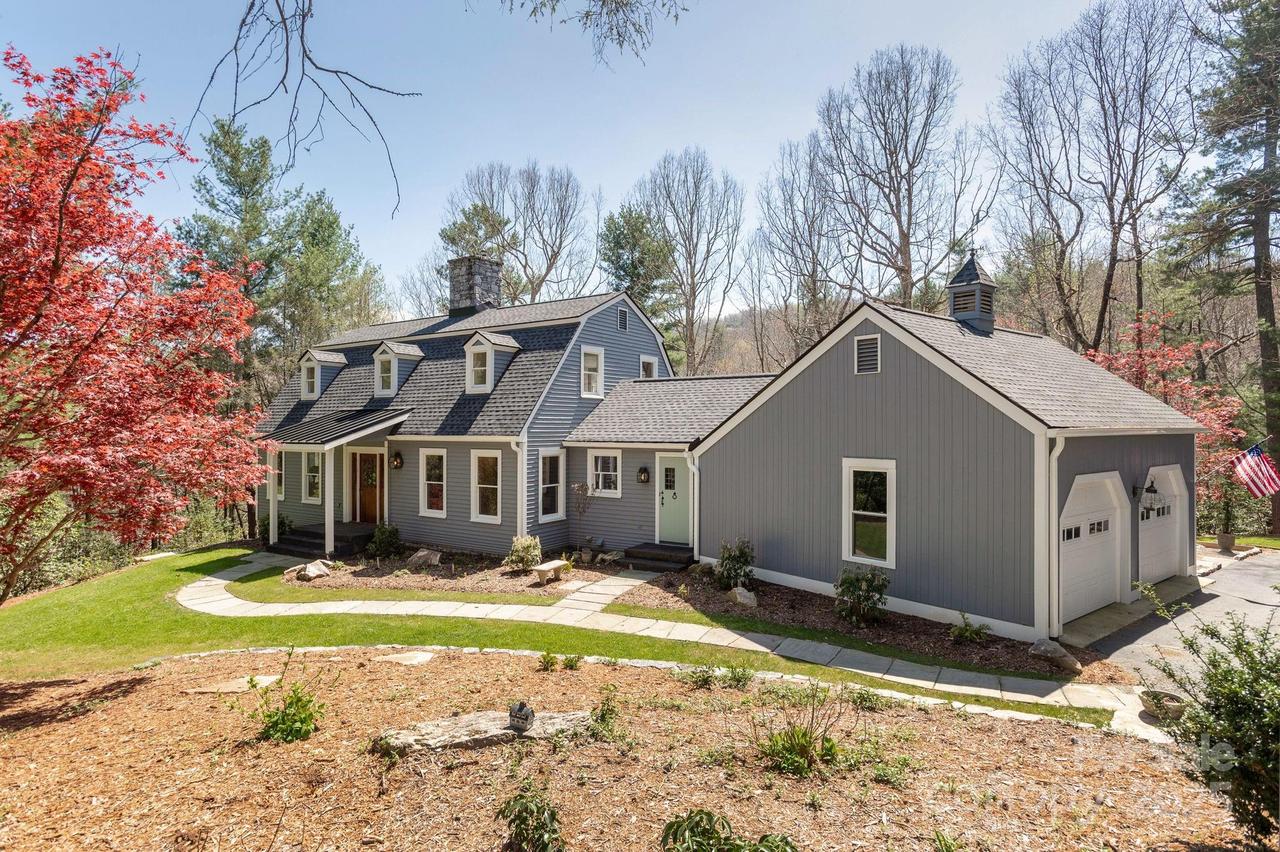 205 Greenleaf Dr., Flat Rock, NC 28731