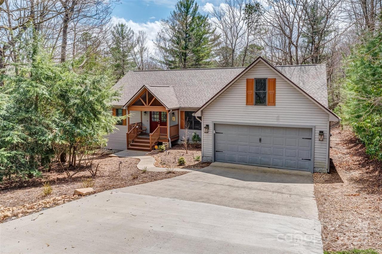 226 Ogana Ct., Brevard, NC 28712