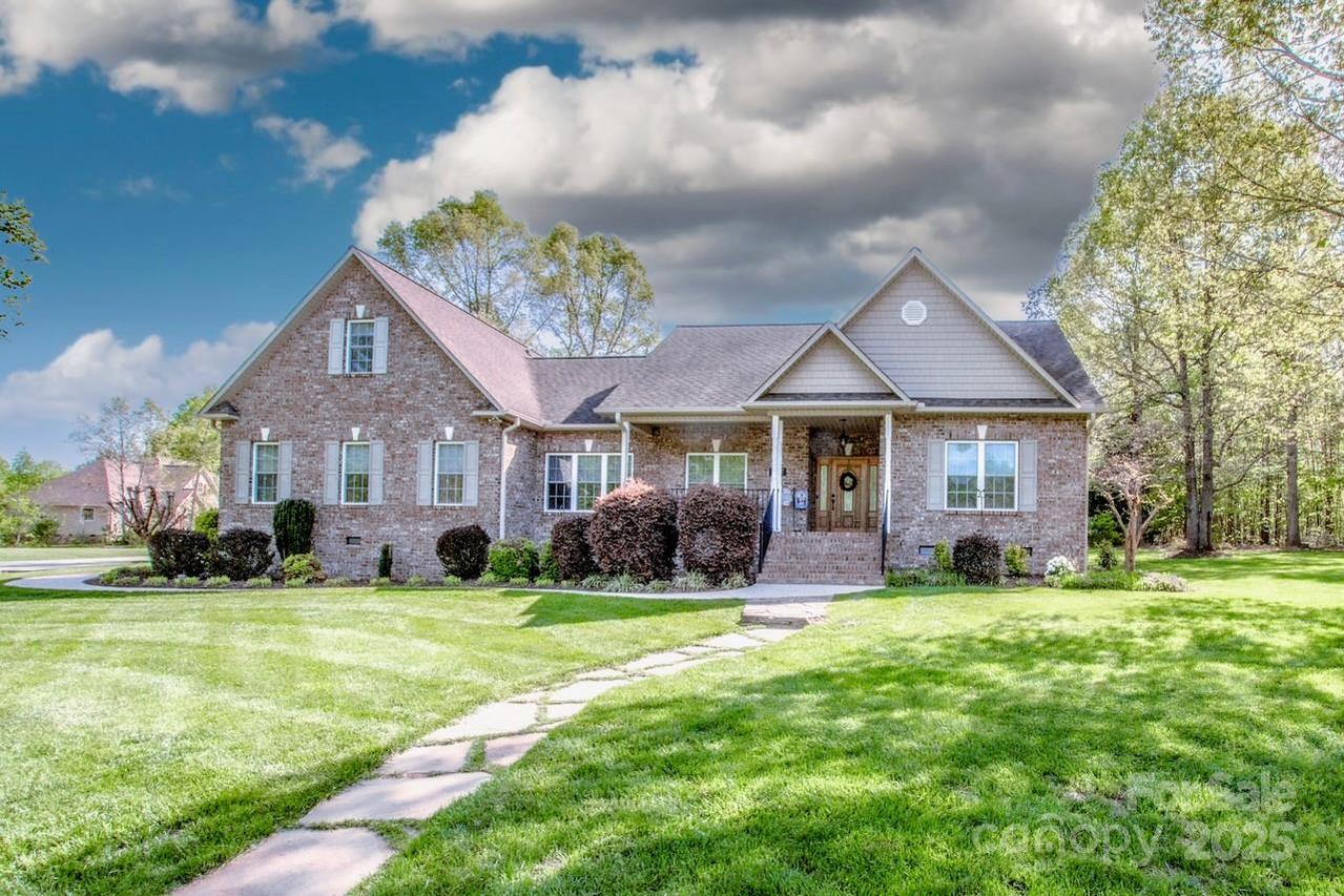 227 Donsdale Dr., Statesville, NC 28625