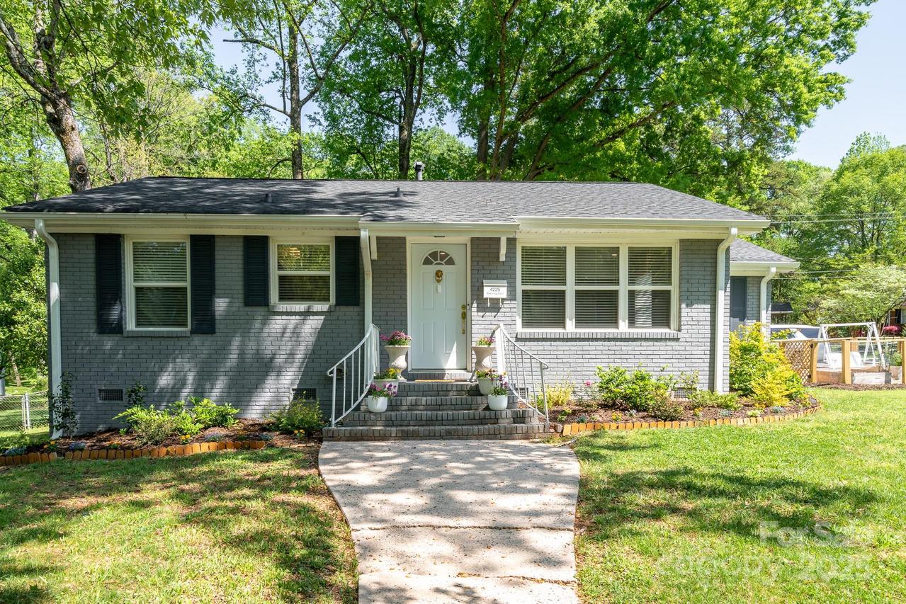 4225 Abbeydale Dr., Charlotte, NC 28205