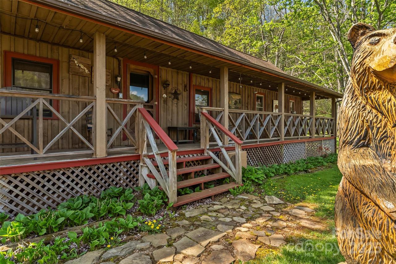1159 Rockdale Rd., Bakersville, NC 28705