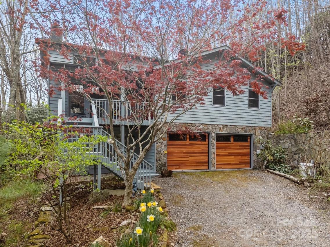 63 Chestnut Forest Rd., Fairview, NC 28730