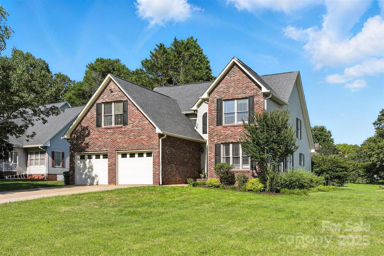 1050 Merrywood Dr., Newton, NC 28658