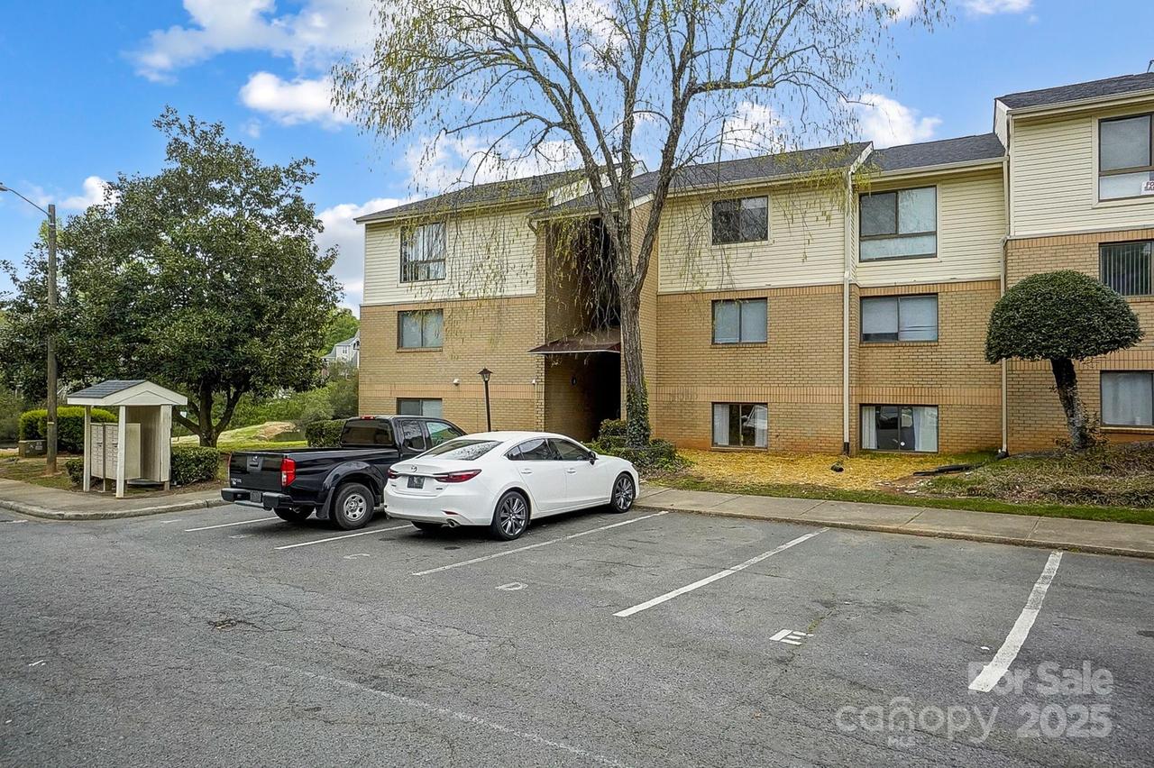 4816 Spring Lake Dr. #B, Charlotte, NC 28212