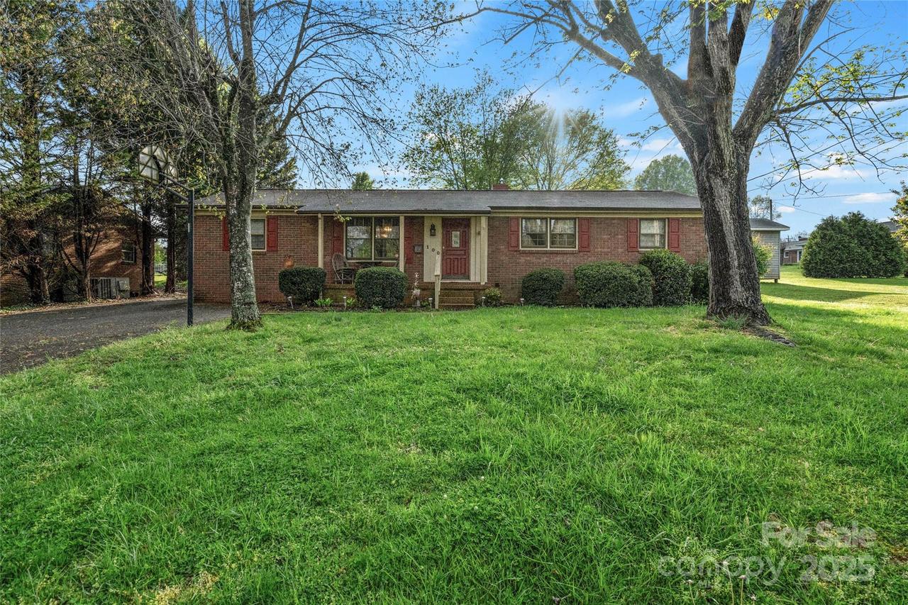 100 Woodward Ave., Morganton, NC 28655