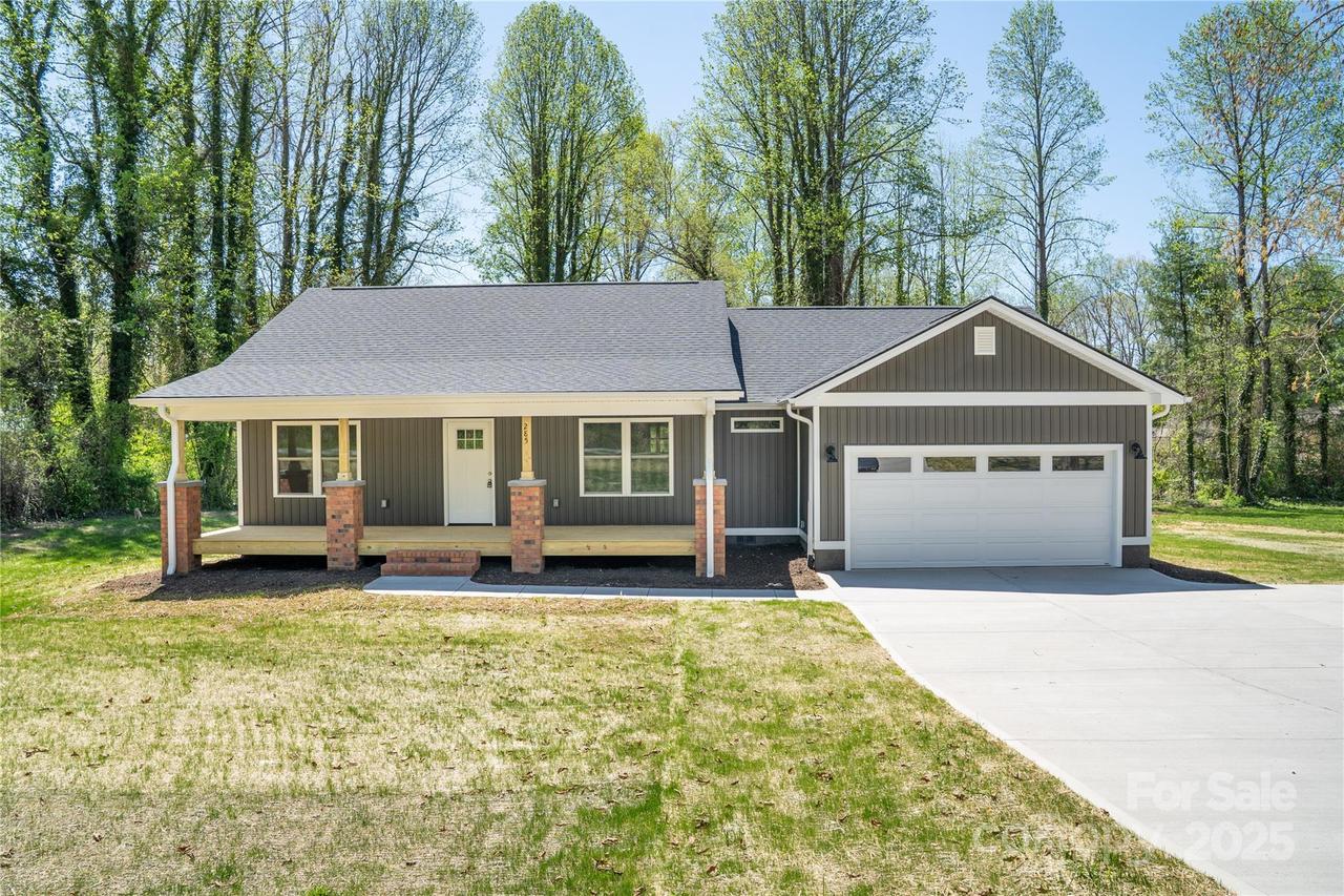285 Highland Park Rd., East Flat Rock, NC 28726