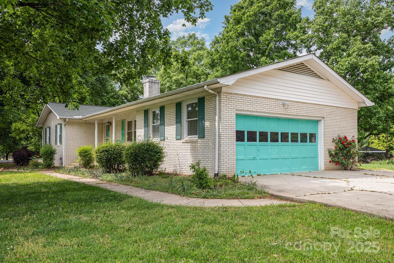 334 Hudson Dr., Harrisburg, NC 28075