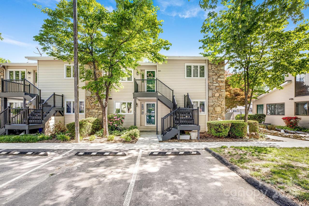 411 Britton Creek Dr. #401, Hendersonville, NC 28791