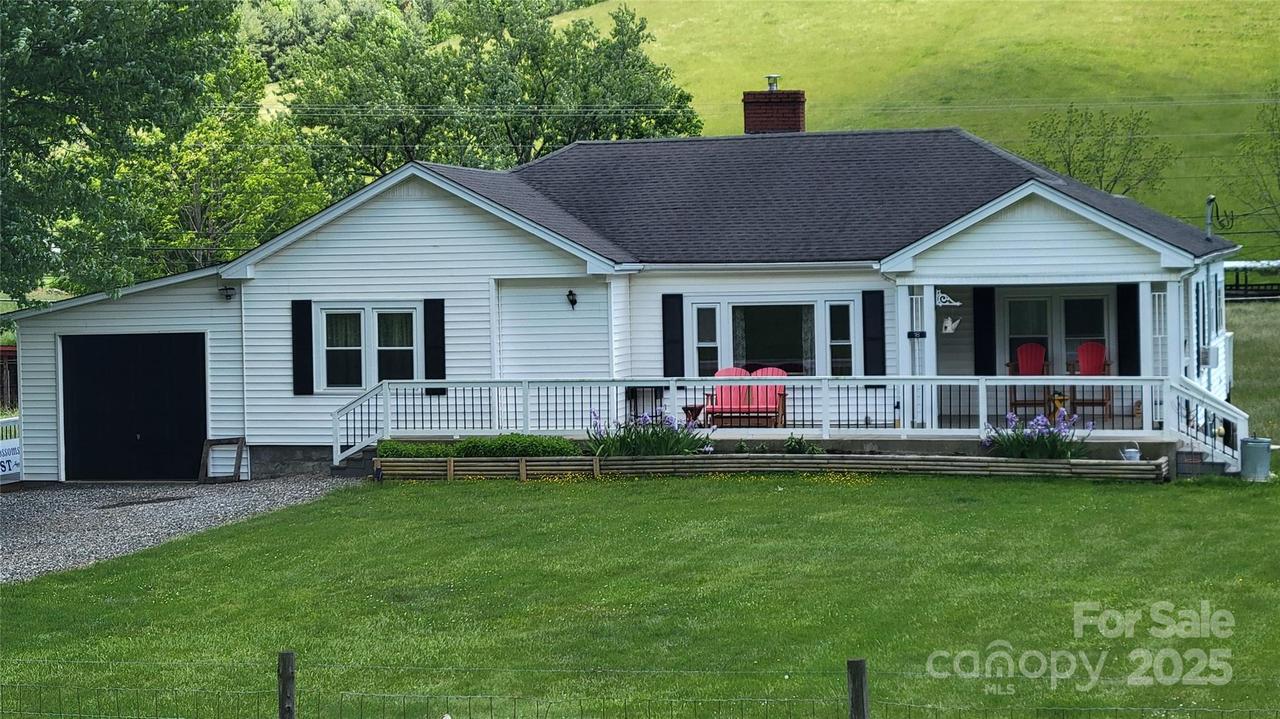 18 Misty Meadows Rd., Burnsville, NC 28714