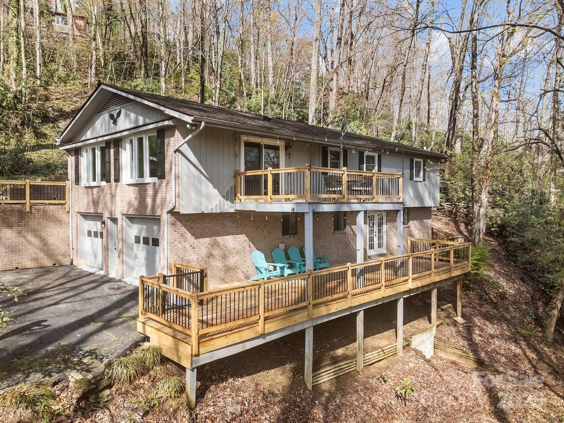 159 Long John Dr., Hendersonville, NC 28791