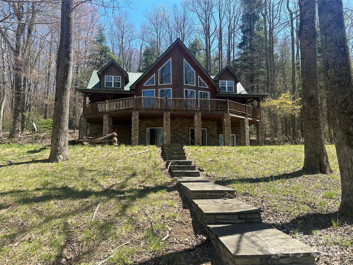 40 Boulder Ln., Hendersonville, NC 28792