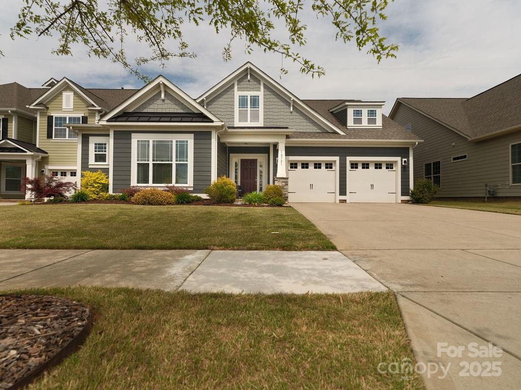 18721 Dumbarton Oaks Dr., Cornelius, NC 28031