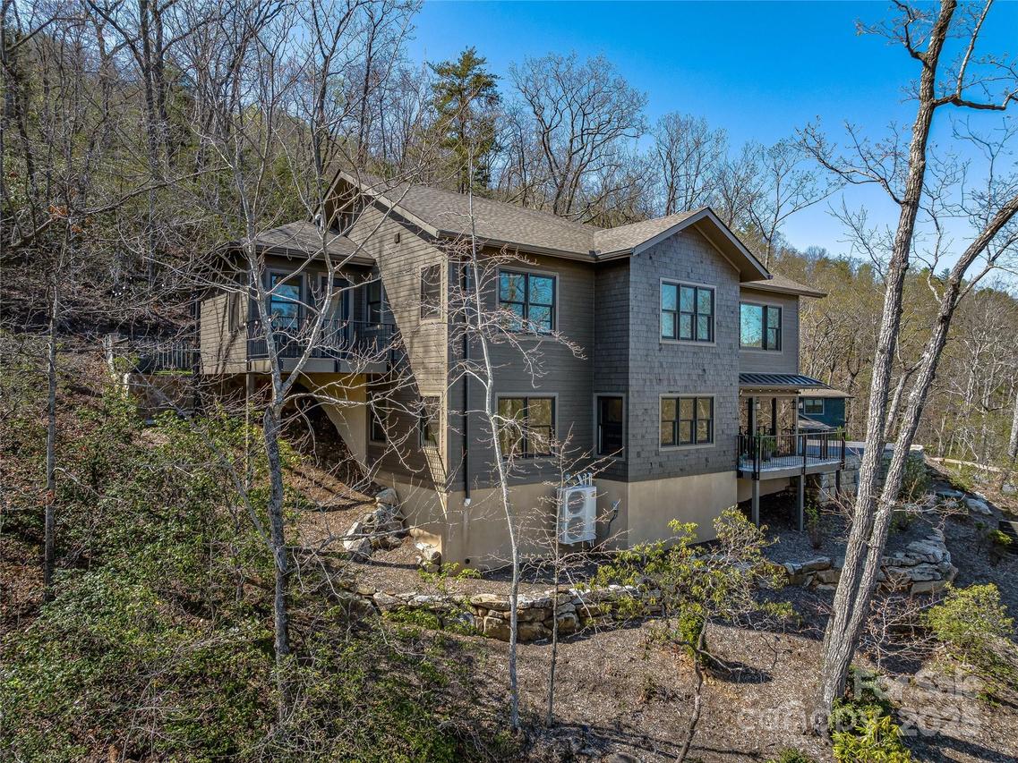 228 Allen Mountain Dr., Black Mountain, NC 28711