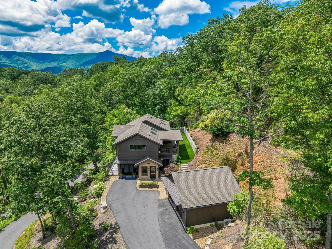 228 Allen Mountain Dr., Black Mountain, NC 28711