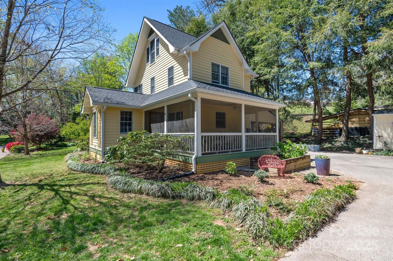 9 Celia Pl., Asheville, NC 28801